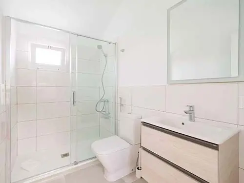 baño coliving casa jardin